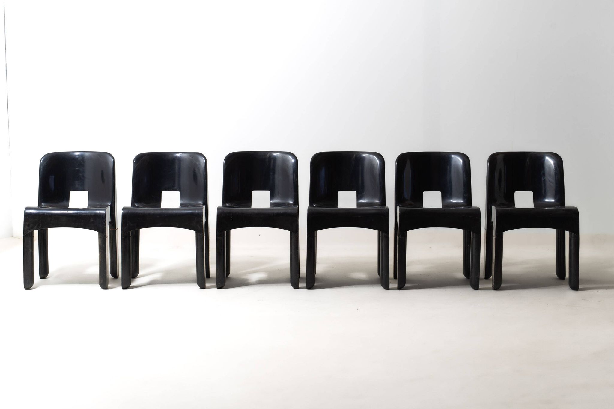 Ensemble de 6 chaises 'Universale' par Joe Colombo