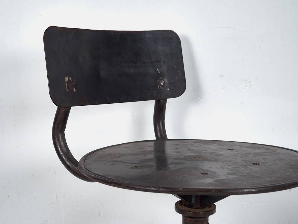 Old iron chair (c.1920)