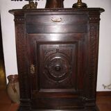 Renaissance-style confiturer in carved wood