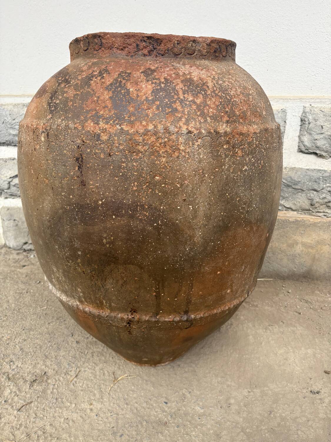 Old oil jar, Spain, Tinaja, 18th century.
