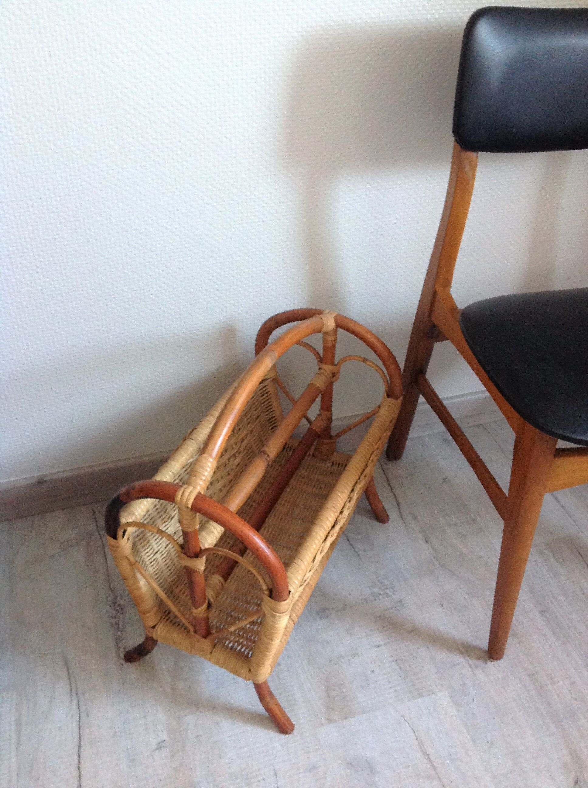 Magazine holder in rattan and braided wicker / vintage 60s-70s