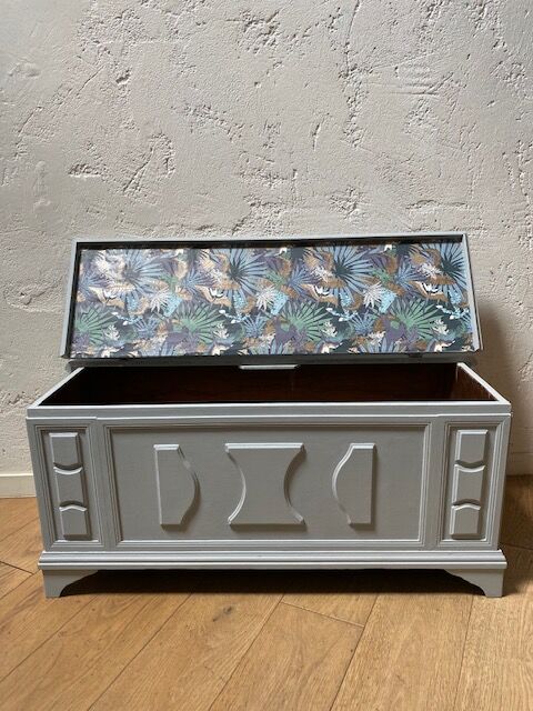 Light grey wood chest