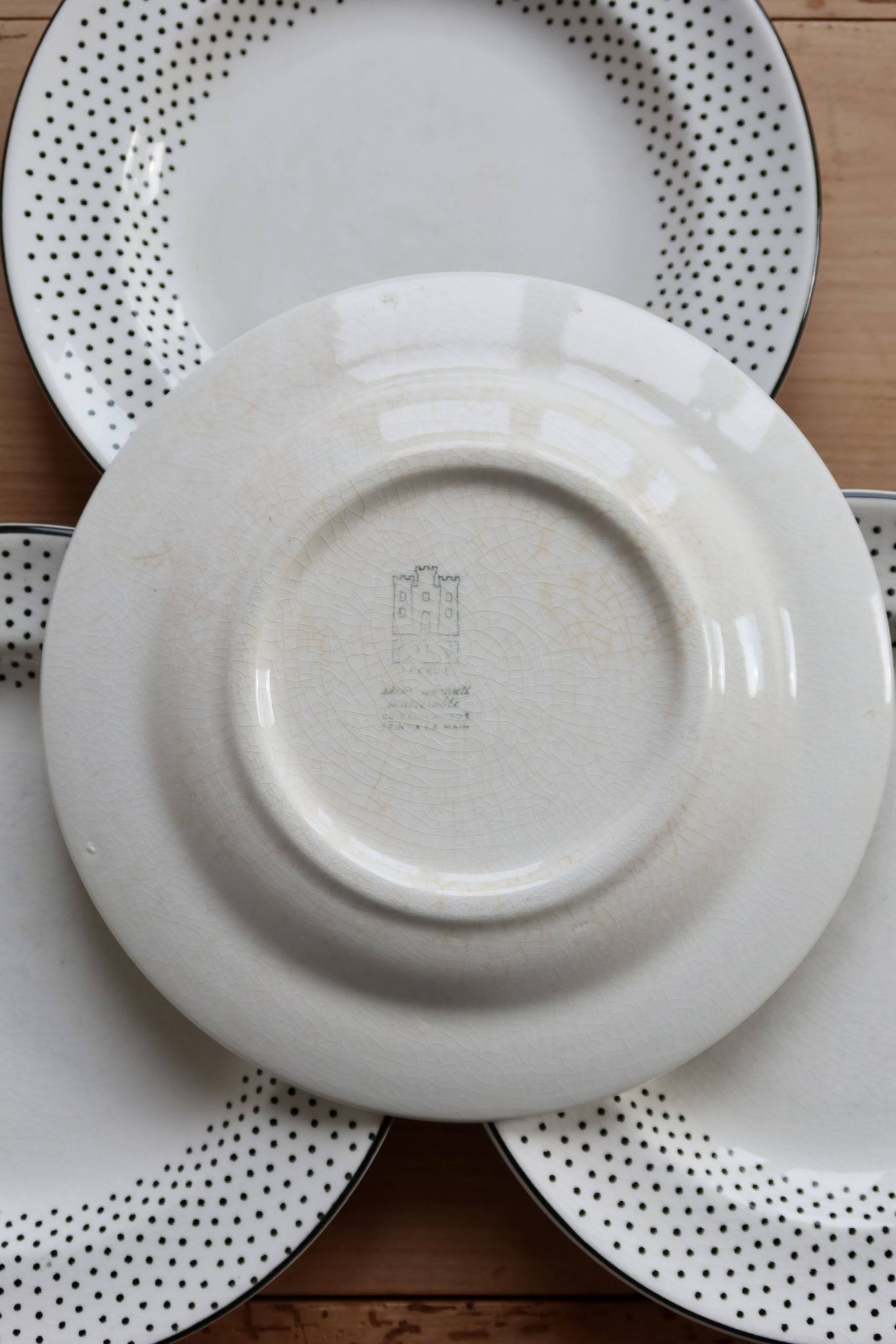 4 assiettes plates vintage faïence de Gien – Motif pois noirs