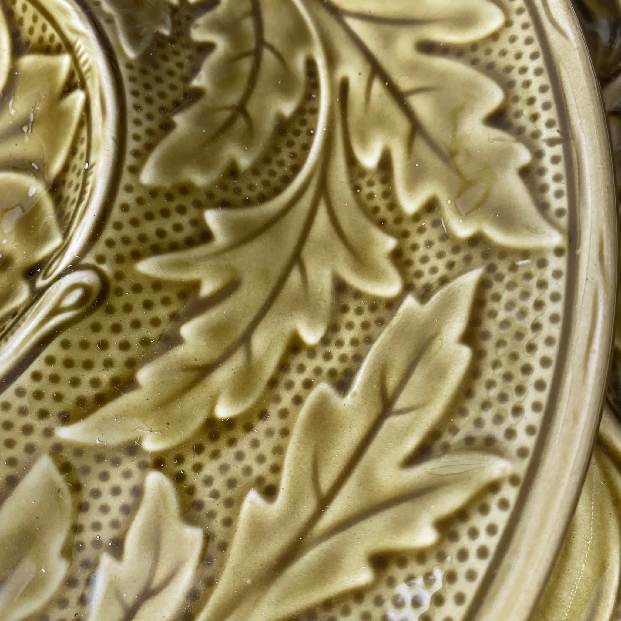Artichoke service in Gien slipware