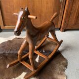 Cheval à bascule en bois