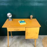 Desk with tapered feet