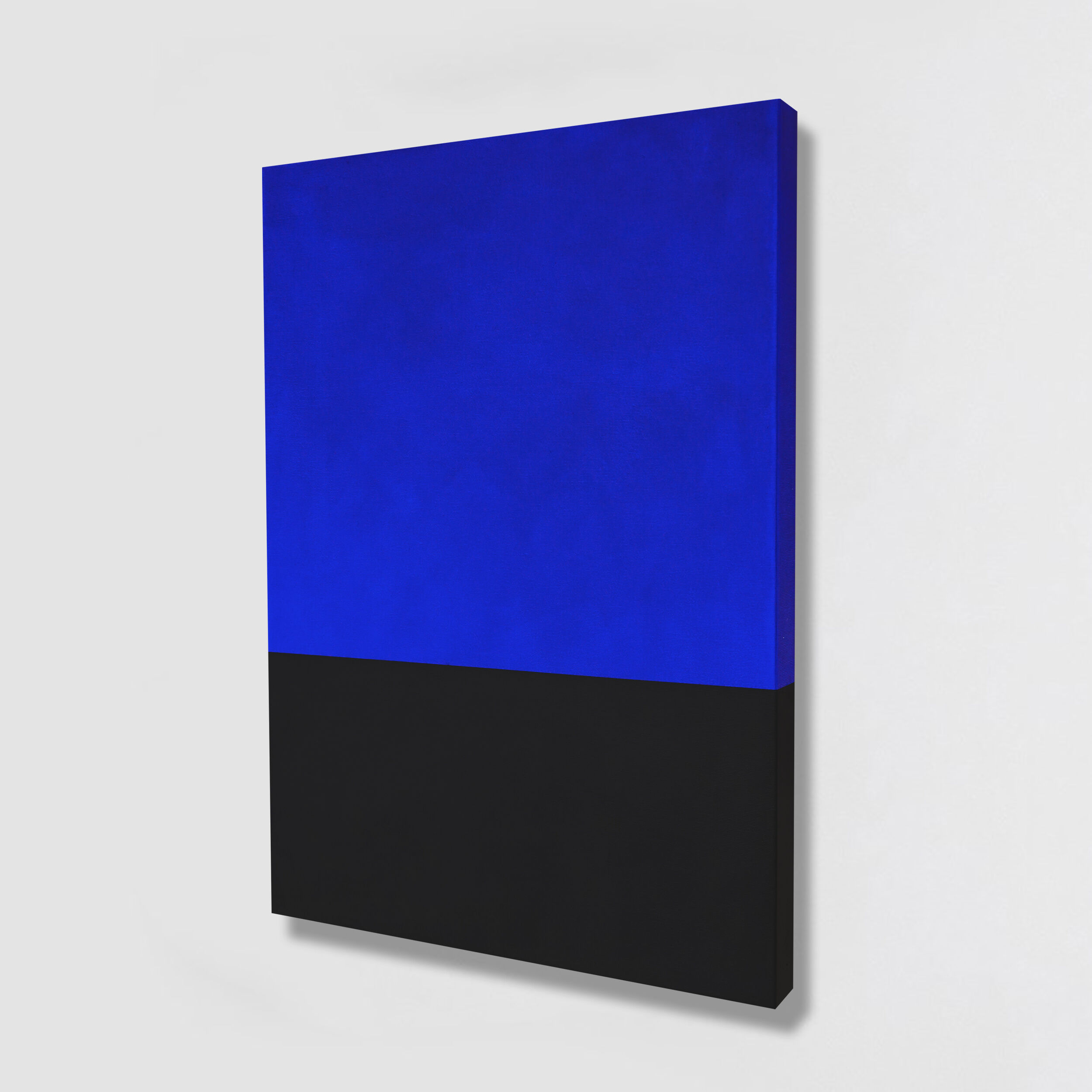 Black ultramarine horizon