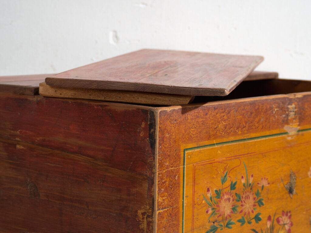 Chinese chest with original painting – China, circa 1900