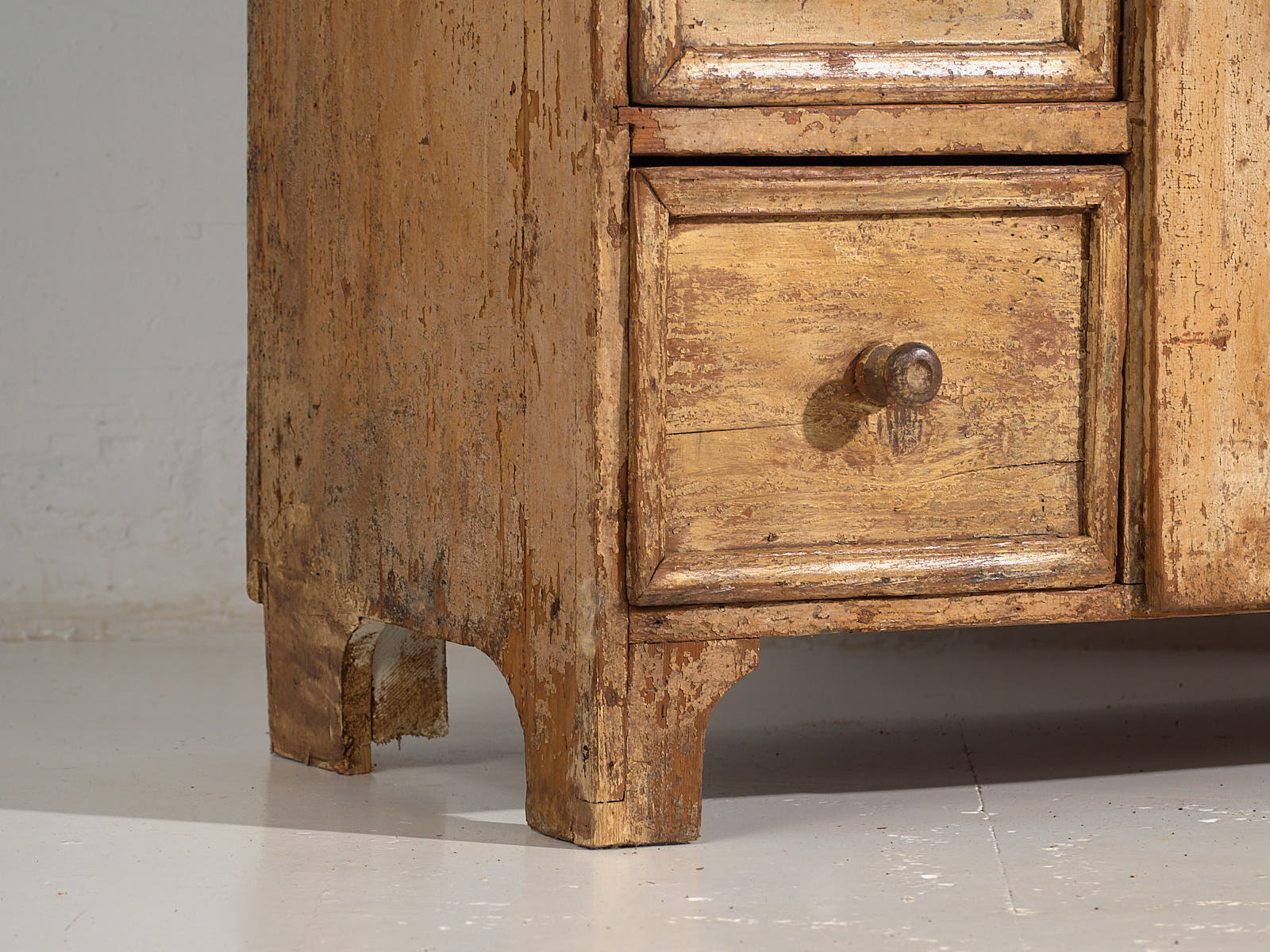 Antique kitchen cupboard (c.1920)