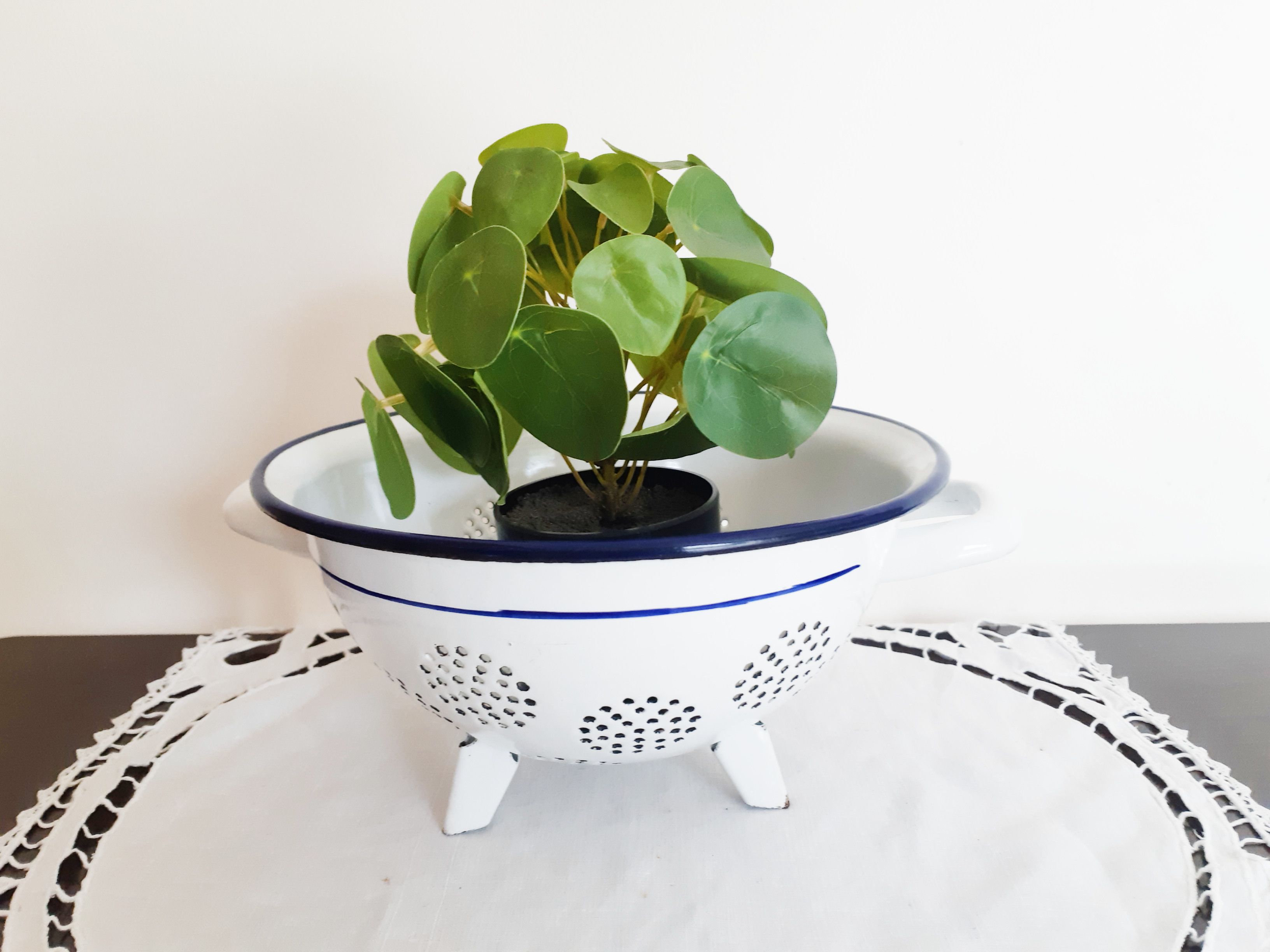 Strainer 3 feet in white enamel vintage French 30s