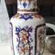 Vase balustre motifs paons/floraux style imari, signé y.p. derevua