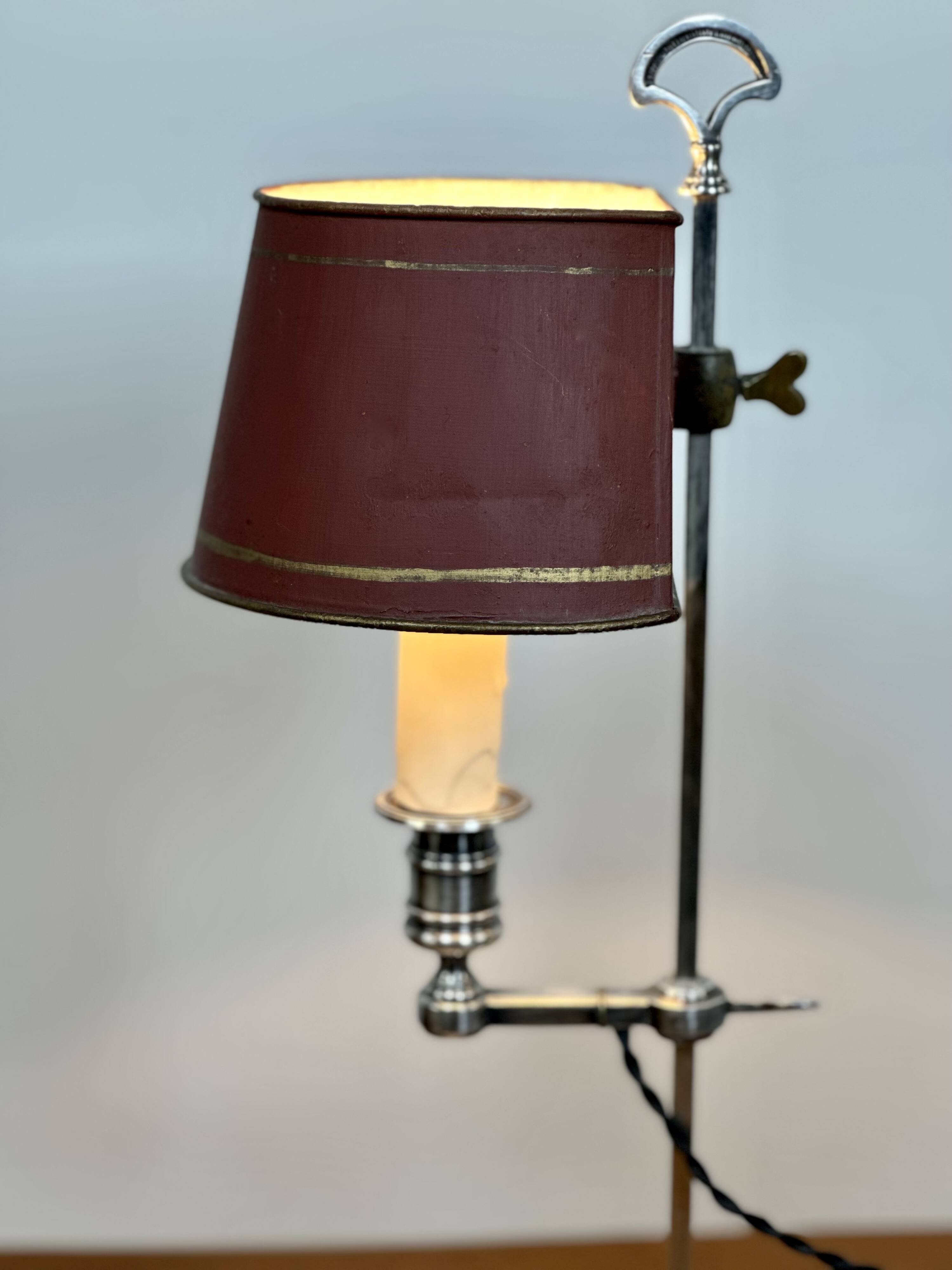 Silver-plated Quinquet lamp from the 19th century.