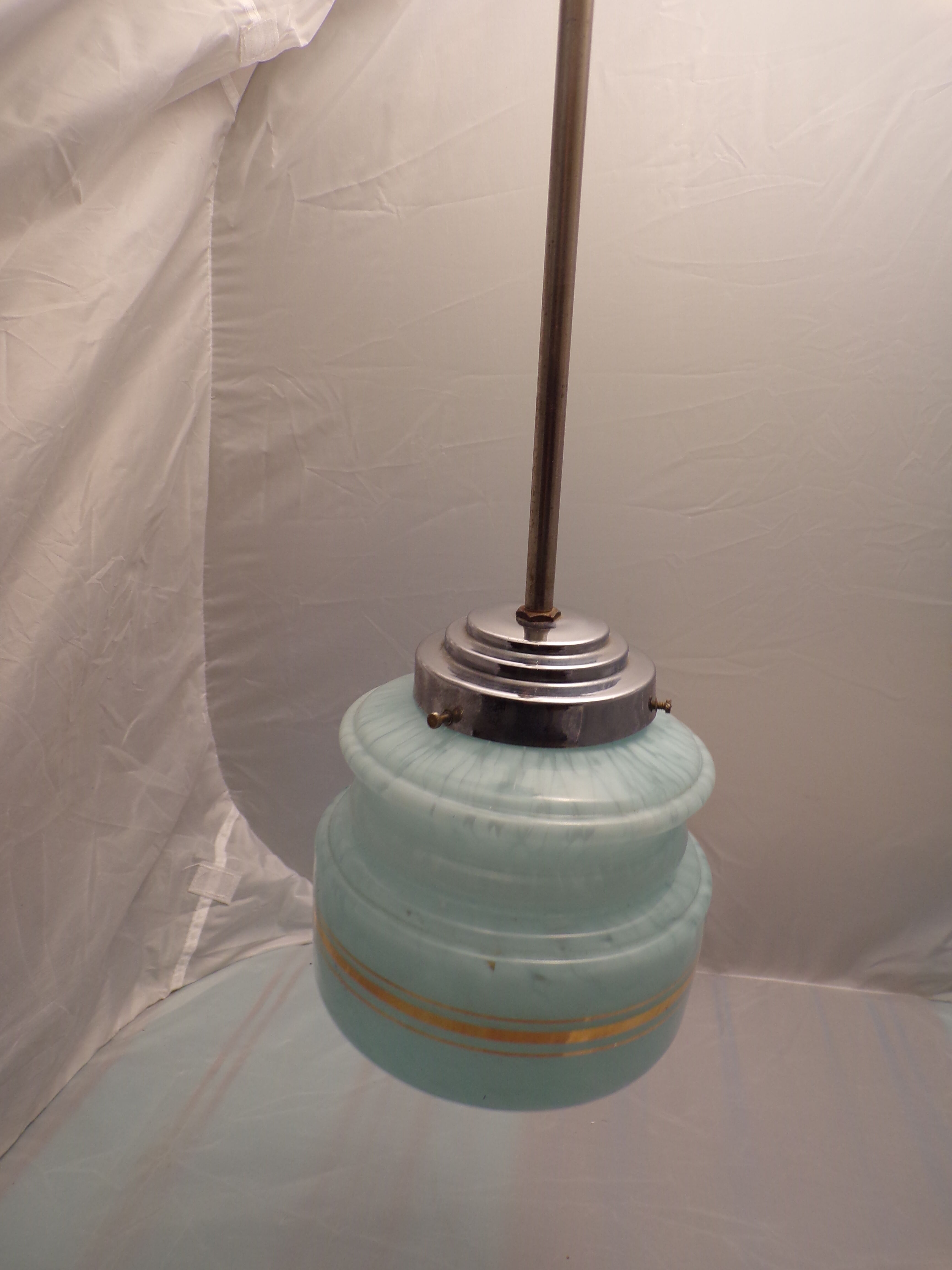 Blue opaline suspension