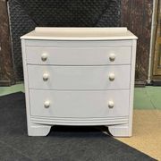 Small English chest of drawers from the 1960s in oak.