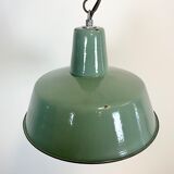 Suspension industrielle en émail vert, années 1960