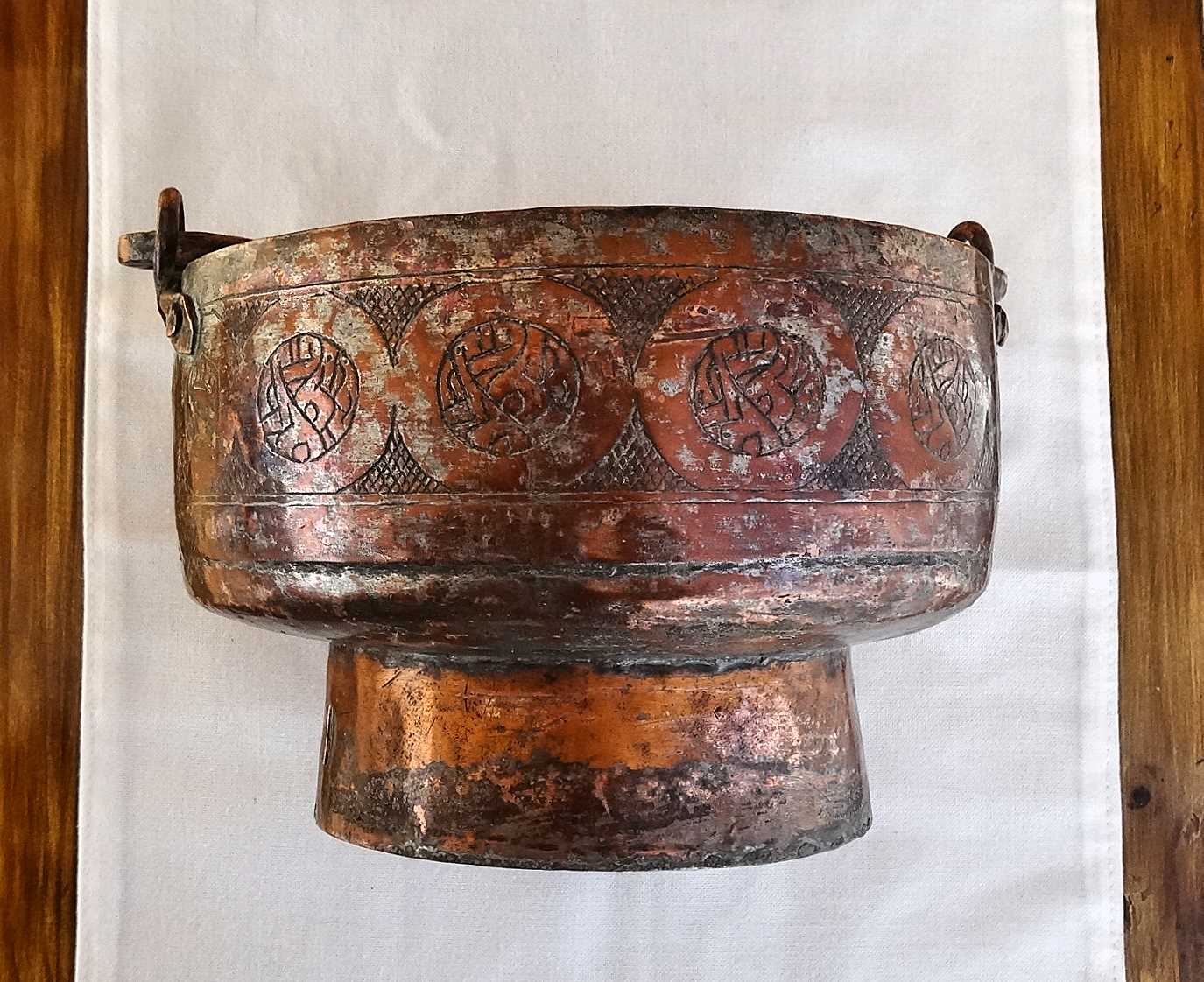 Red copper pot cover on piedouche