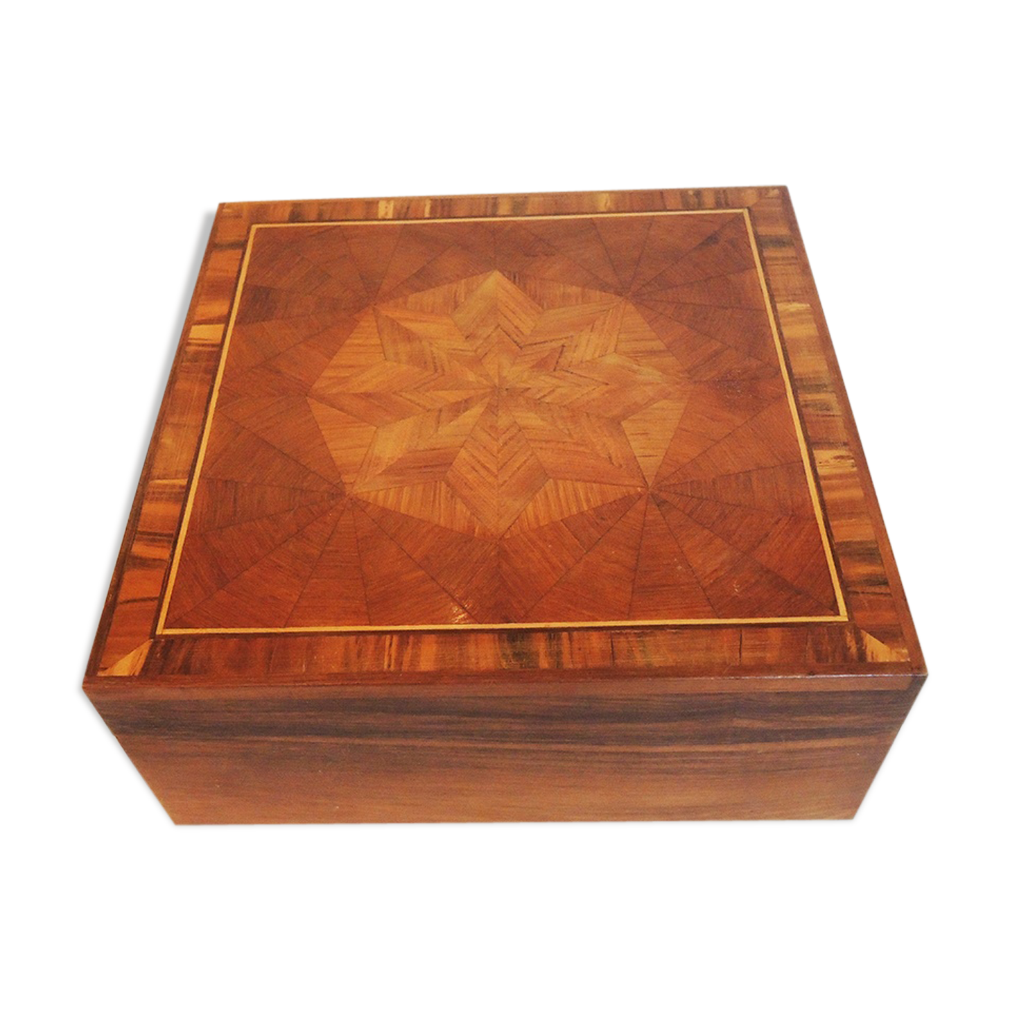 Cigar decorated wooden box