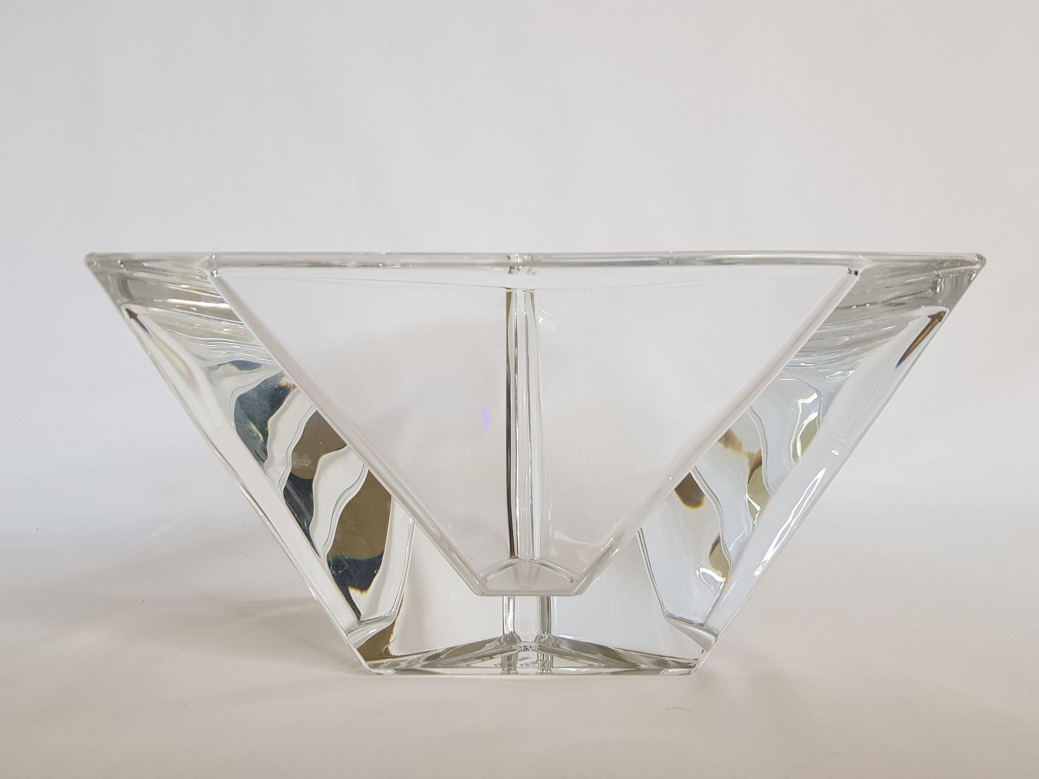 Coupe vide poche en verre de forme triangulaire signé