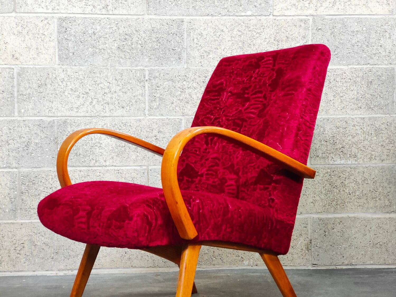 Pair of 6951 red velvet armchairs by Jaroslav Smidek for Ton