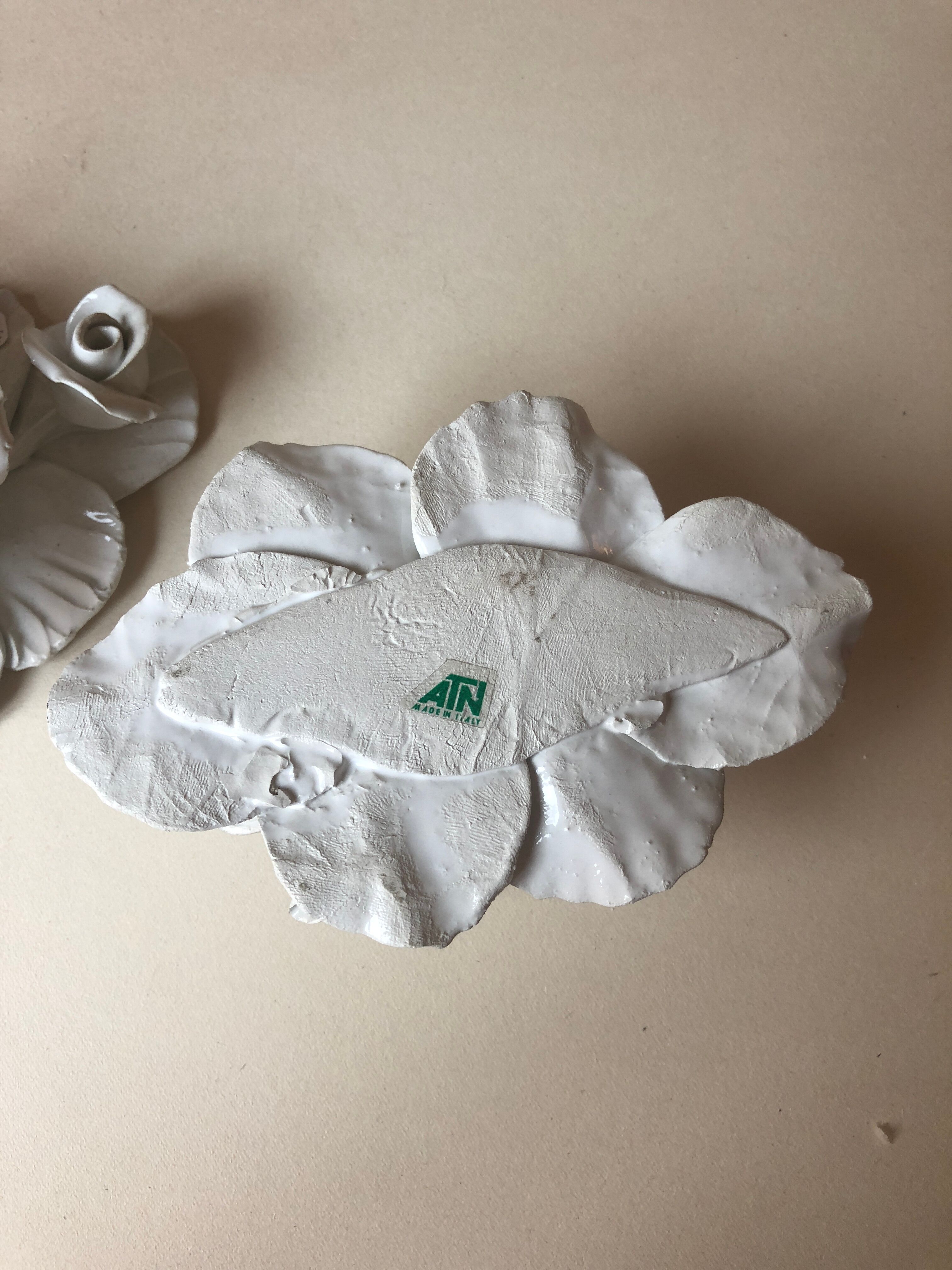 Set of 2 candlesticks in white porcelain