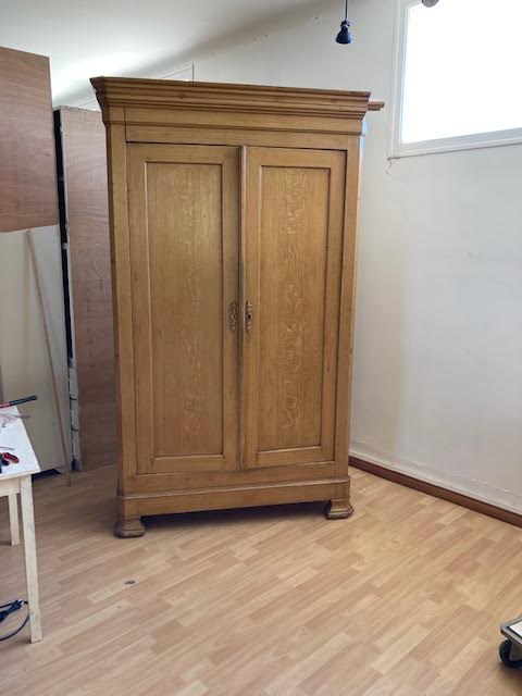 Wardrobe 2 doors old