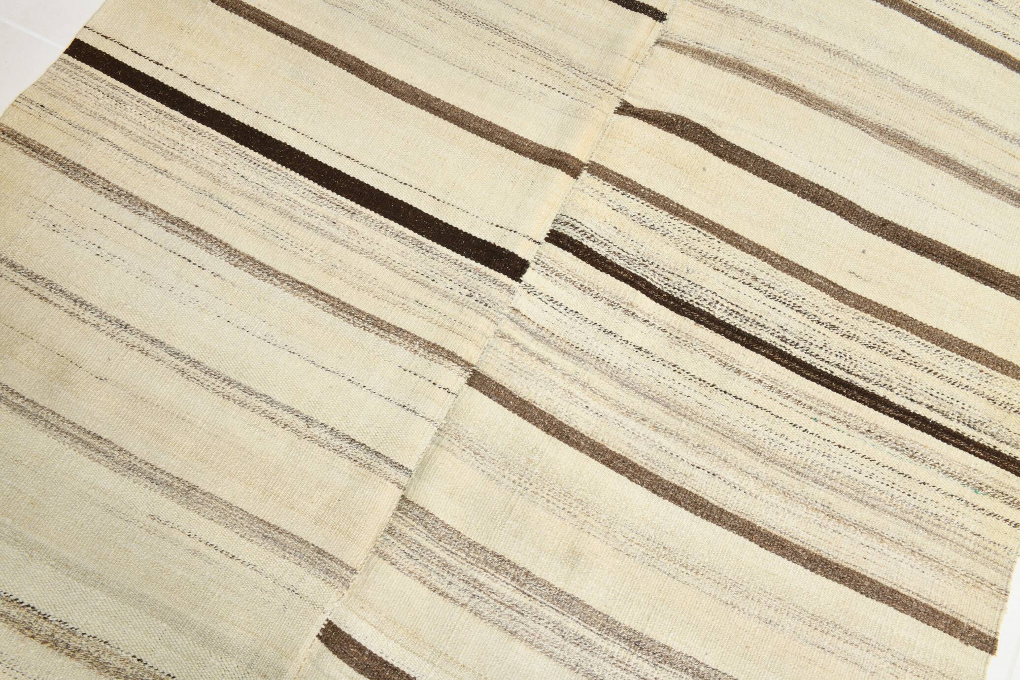 Tapis Kilim rayé crème et marron, 161 x 211 cm