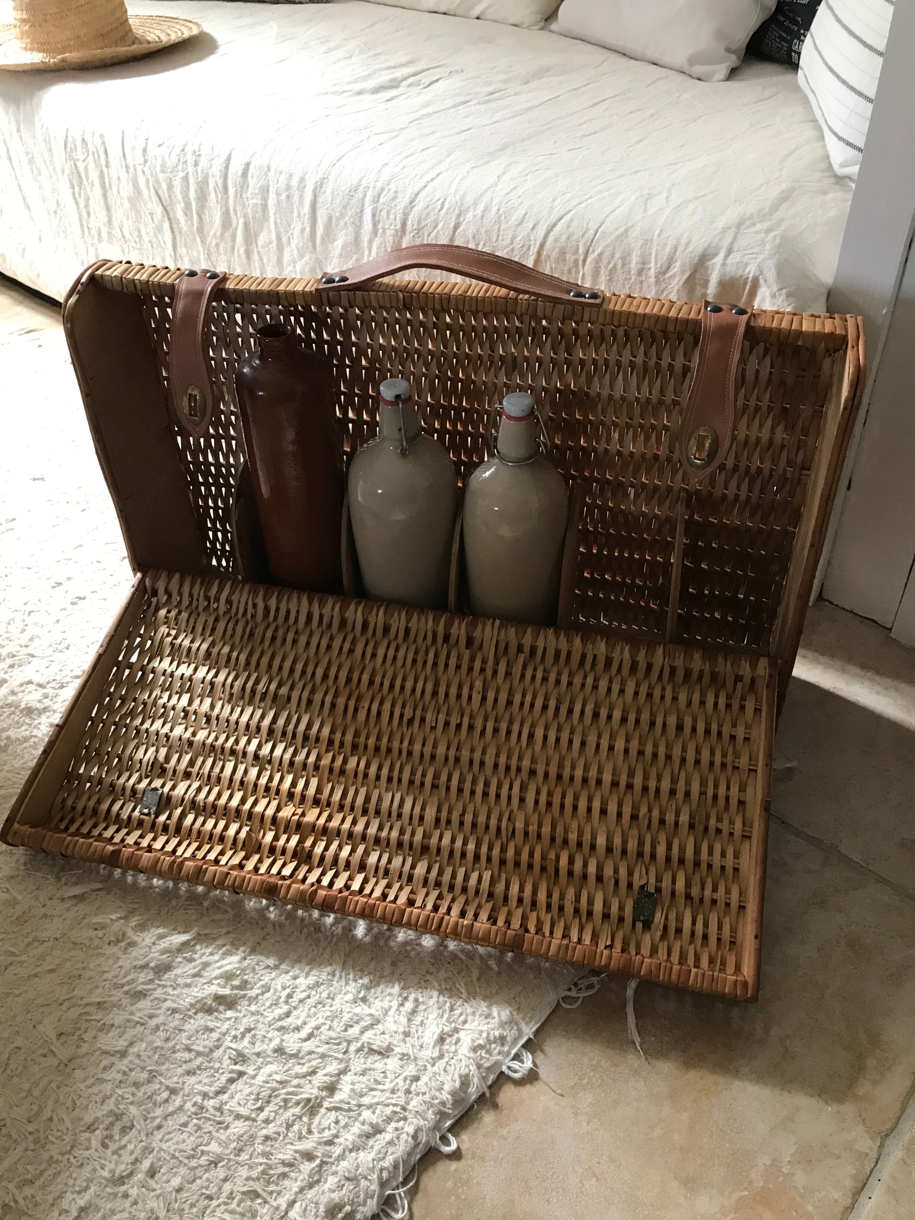 Wicker bottle case
