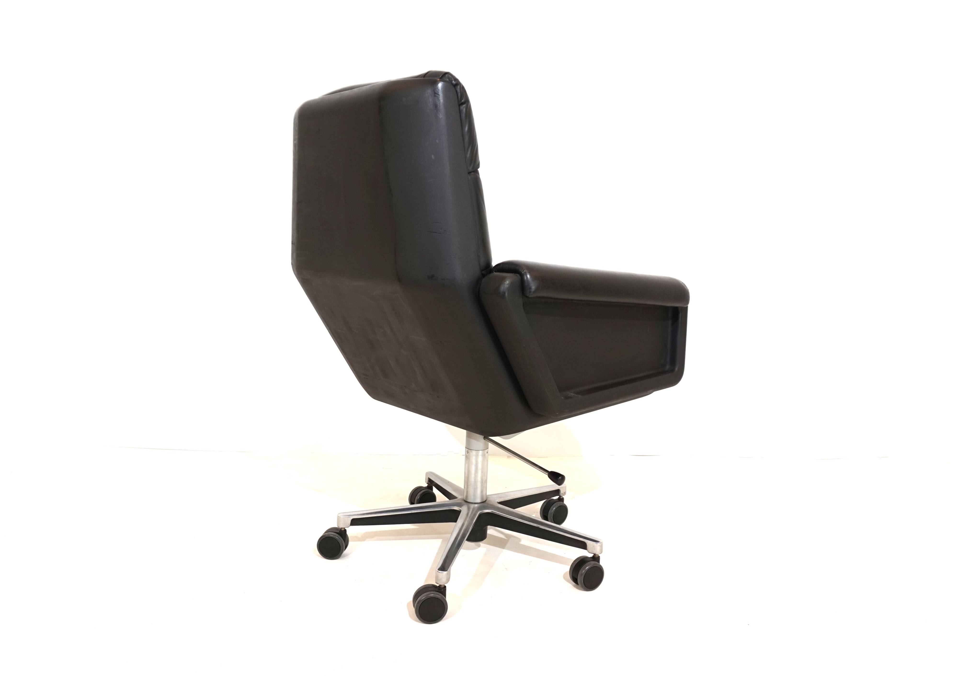 Chaise de bureau en cuir Mauser Seat 150 par Herbert Hirche