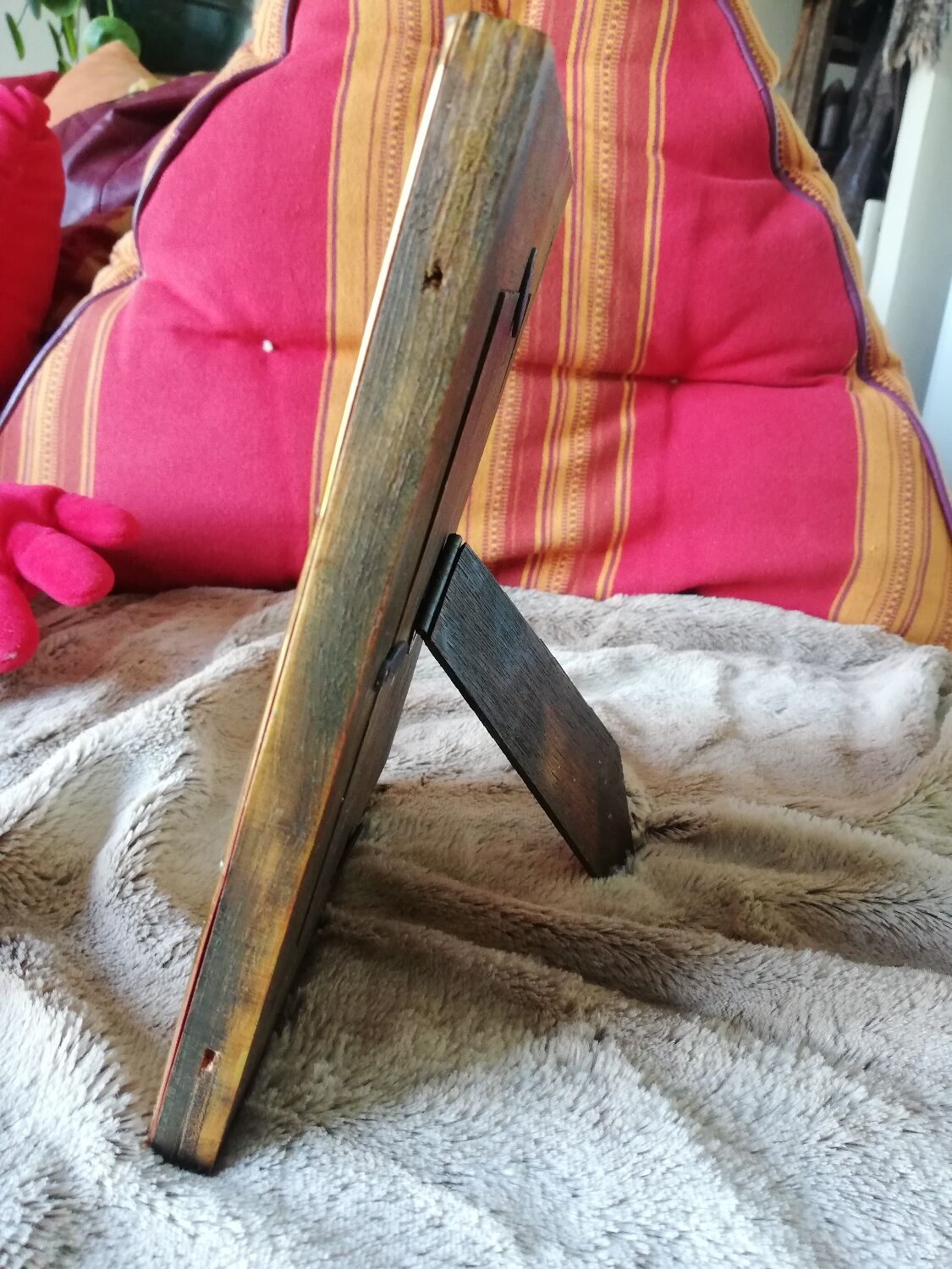 Frame in varnished wood and brass to pose for photo 4" x 6", 10 x 15 cm, glass, and support.