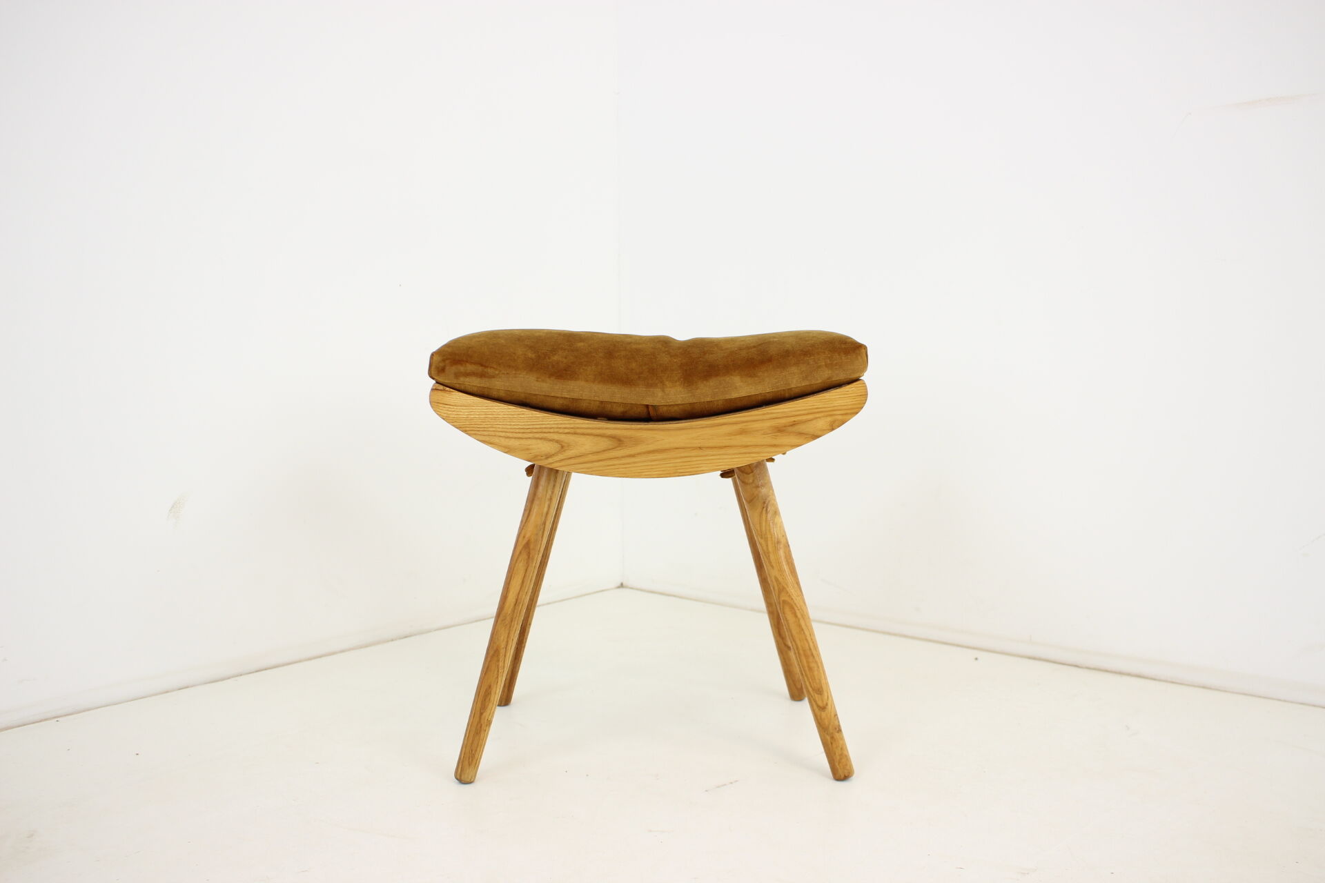 Mid-Century Wooden Stool or Footstool/Uluv, 1960s, Czechoslovakia Status, Submit