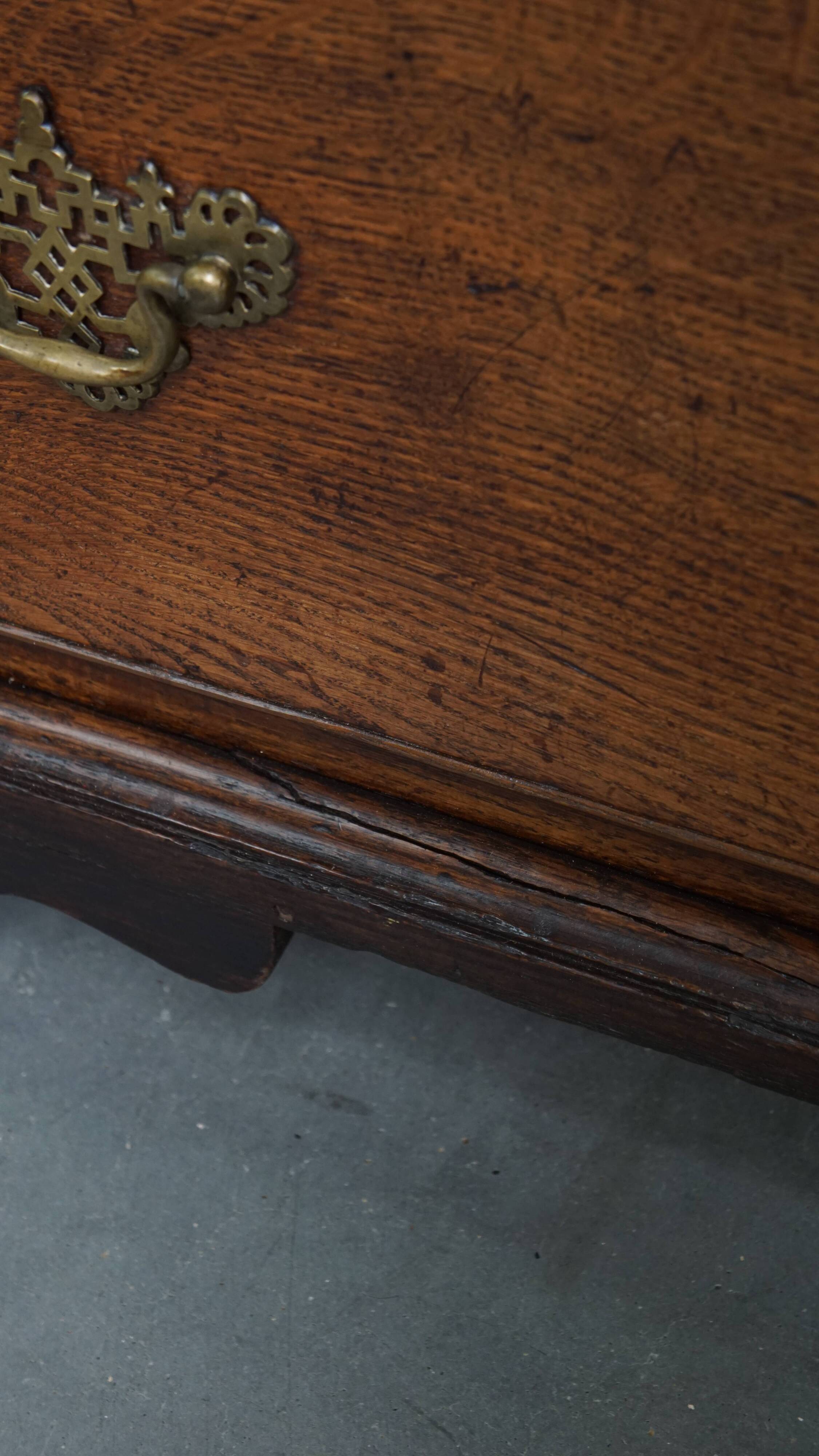 Commode anglaise ancienne du XVIIIe siècle à 3 tiroirs