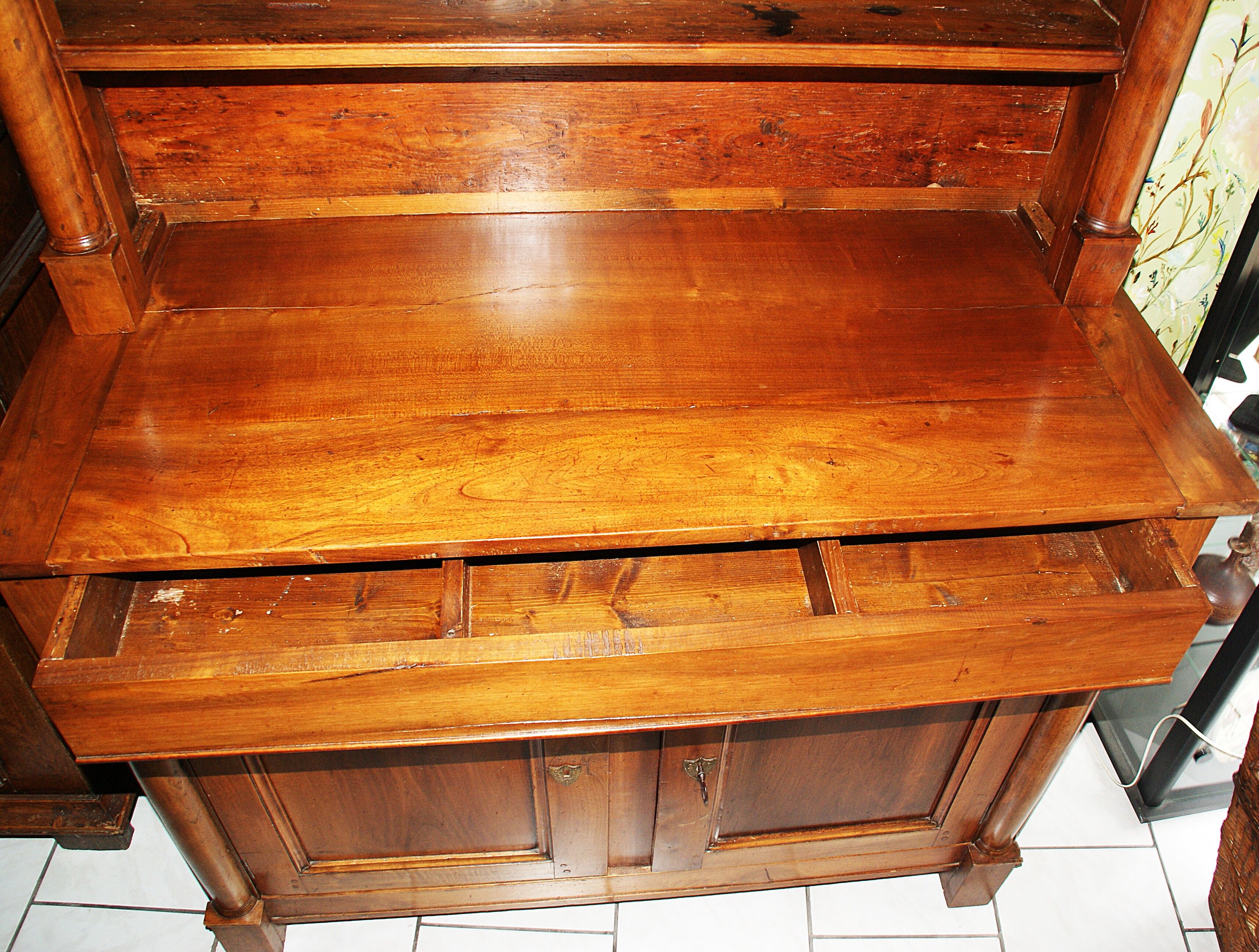 Sideboard with half-columns in walnut, Empire period.