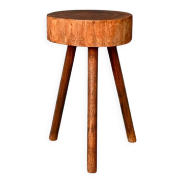Rustic tripod stool in solid wood, 1950s brutalist style.