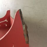 Étagère avec découpes en volute