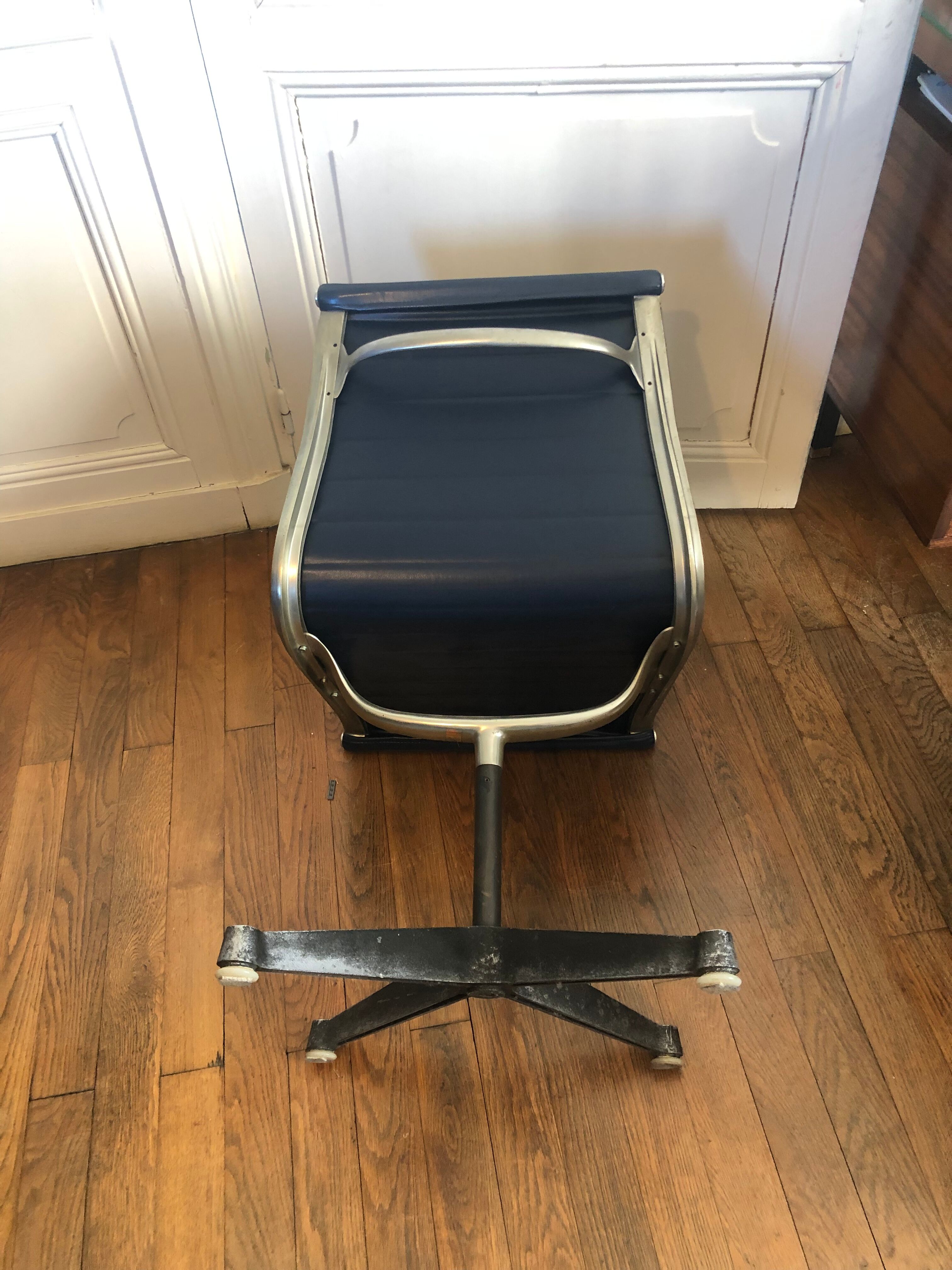 EA 105 chair by Charles & Ray for Herman Miller