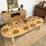 Oval farmhouse table in solid oak with extensions.