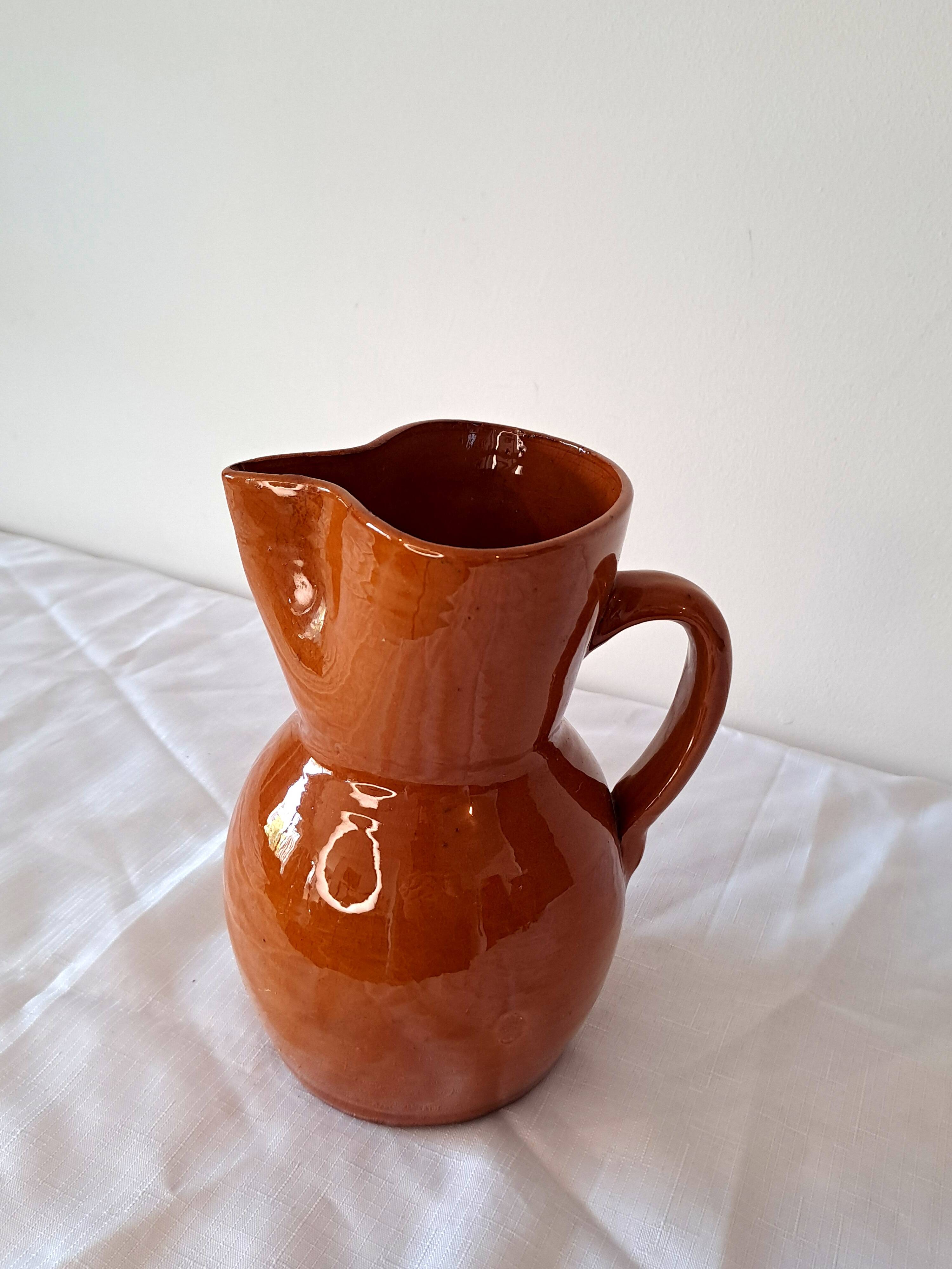 Pichet en terre cuite vernissée — artisanat du Sud vintage