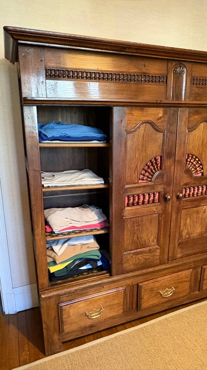 Breton closed bed library