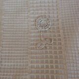 Dessus lit ancien en crochet et broderies.
