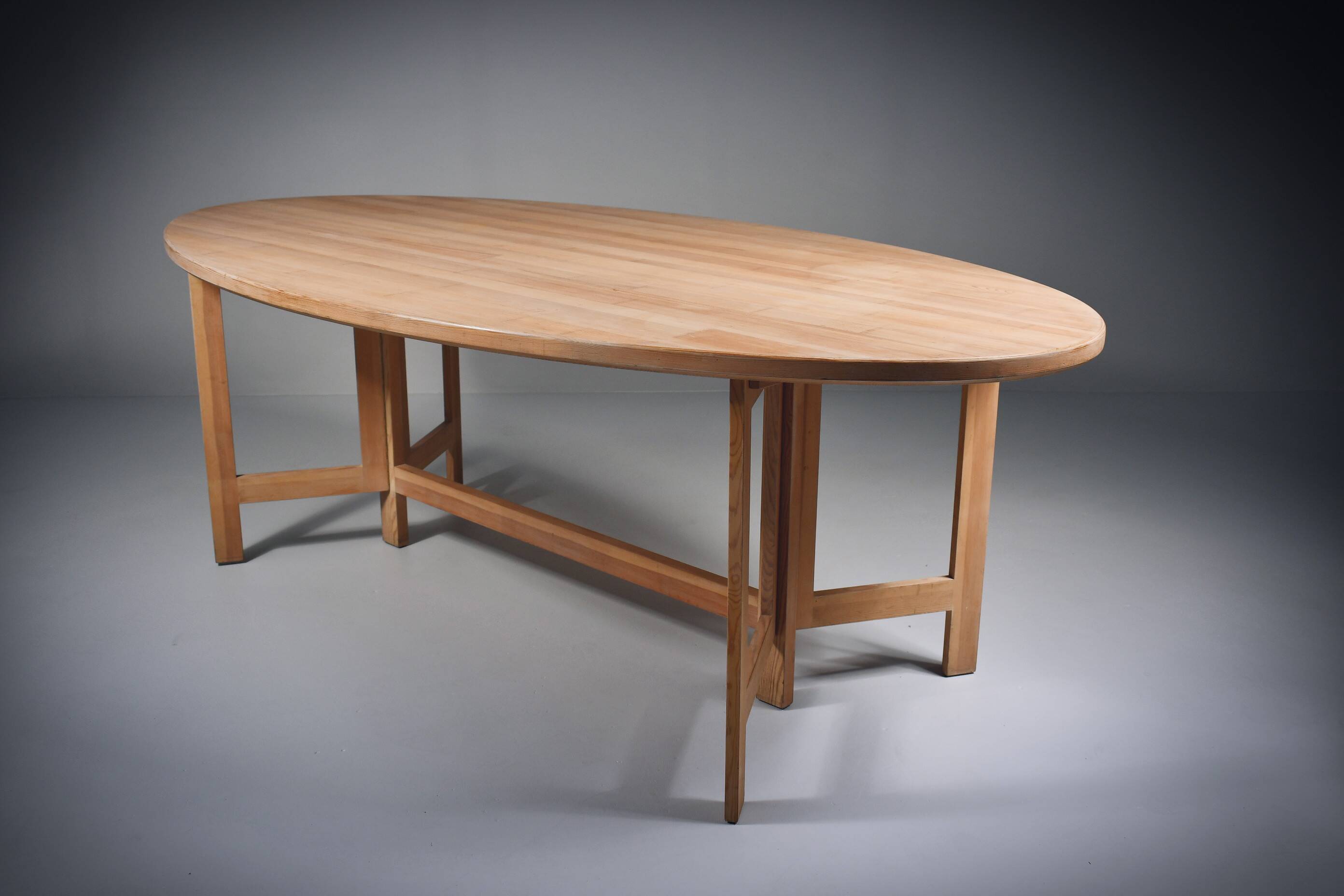 Table à manger en pin cérusé. Ollé Pira. Suède années 1960