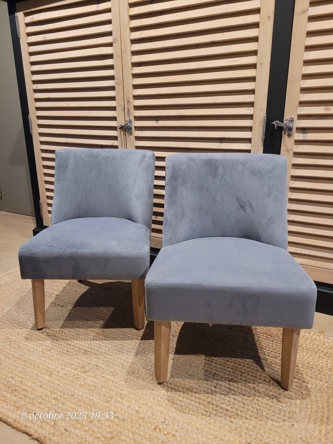 Pair of armchairs in grey velvet