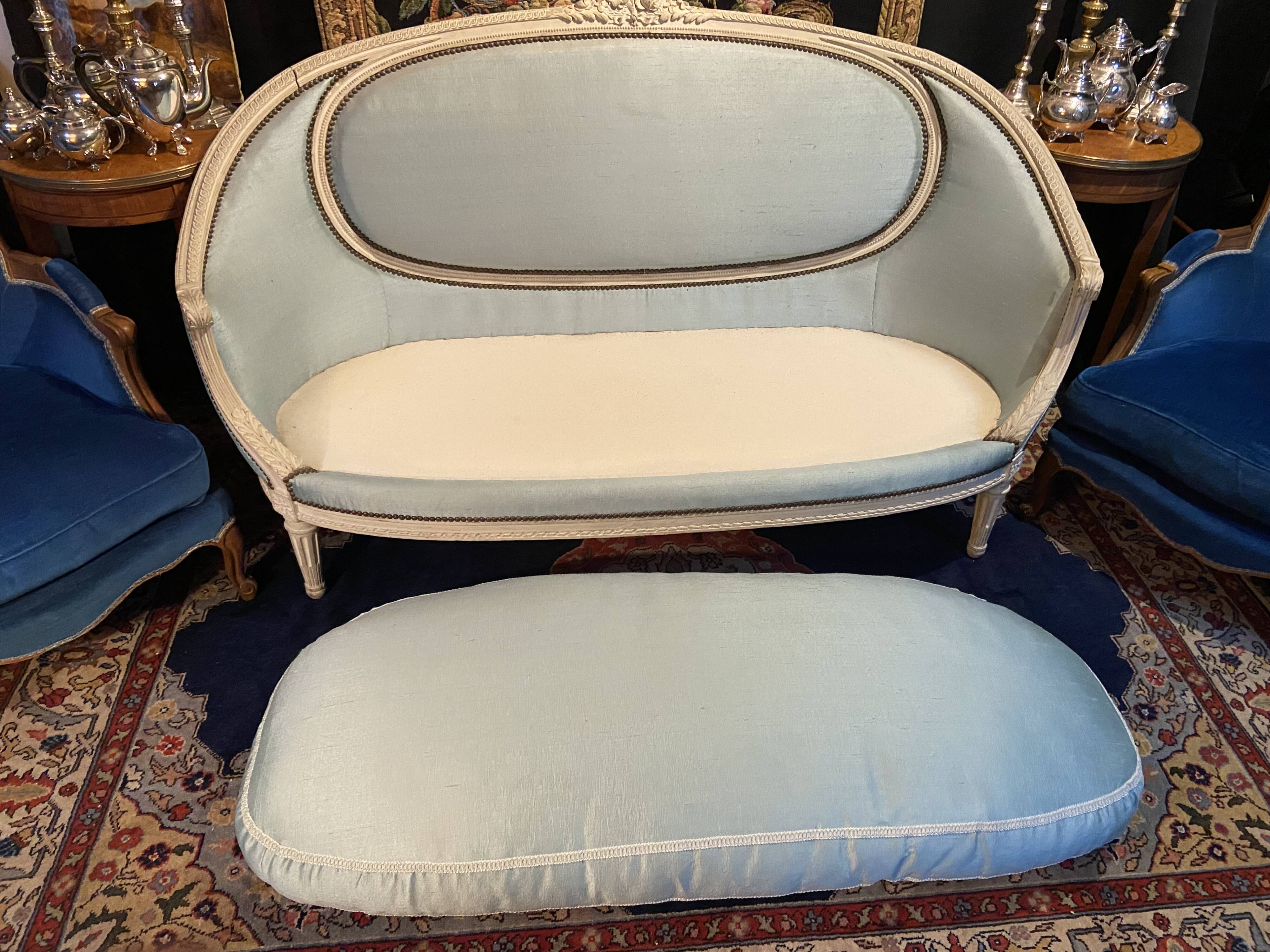 Louis XVI basket sofa from the 18th century