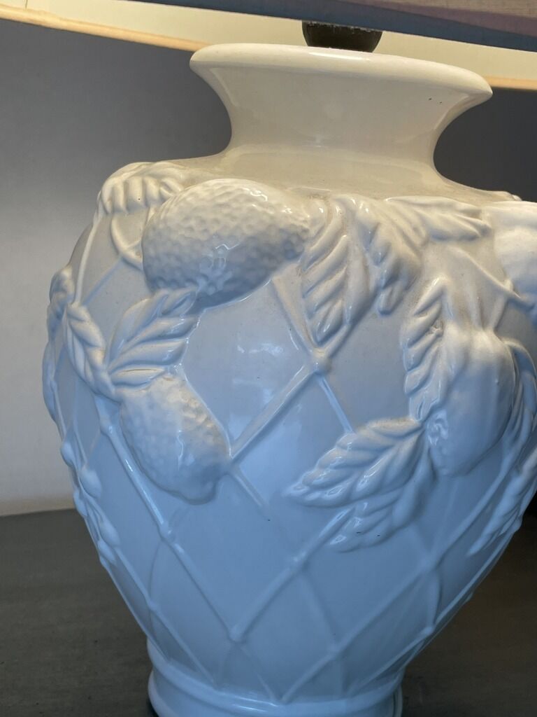 Porcelain lamp decorated with fruit