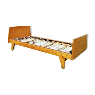 Scandinavian-style child bed