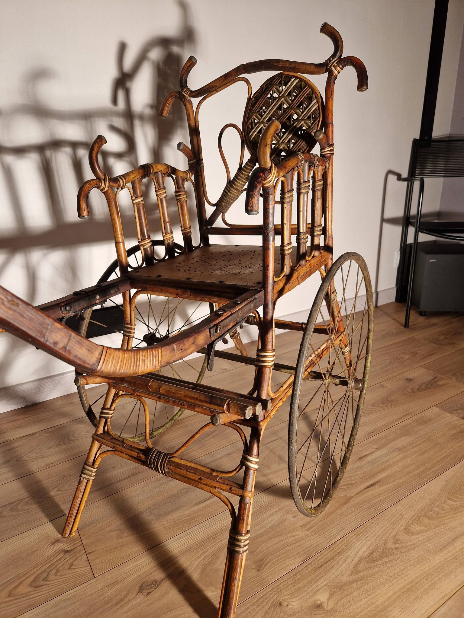 Chaise à traîner bois courbé et osier XIXème