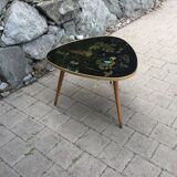 Tripod table presentation