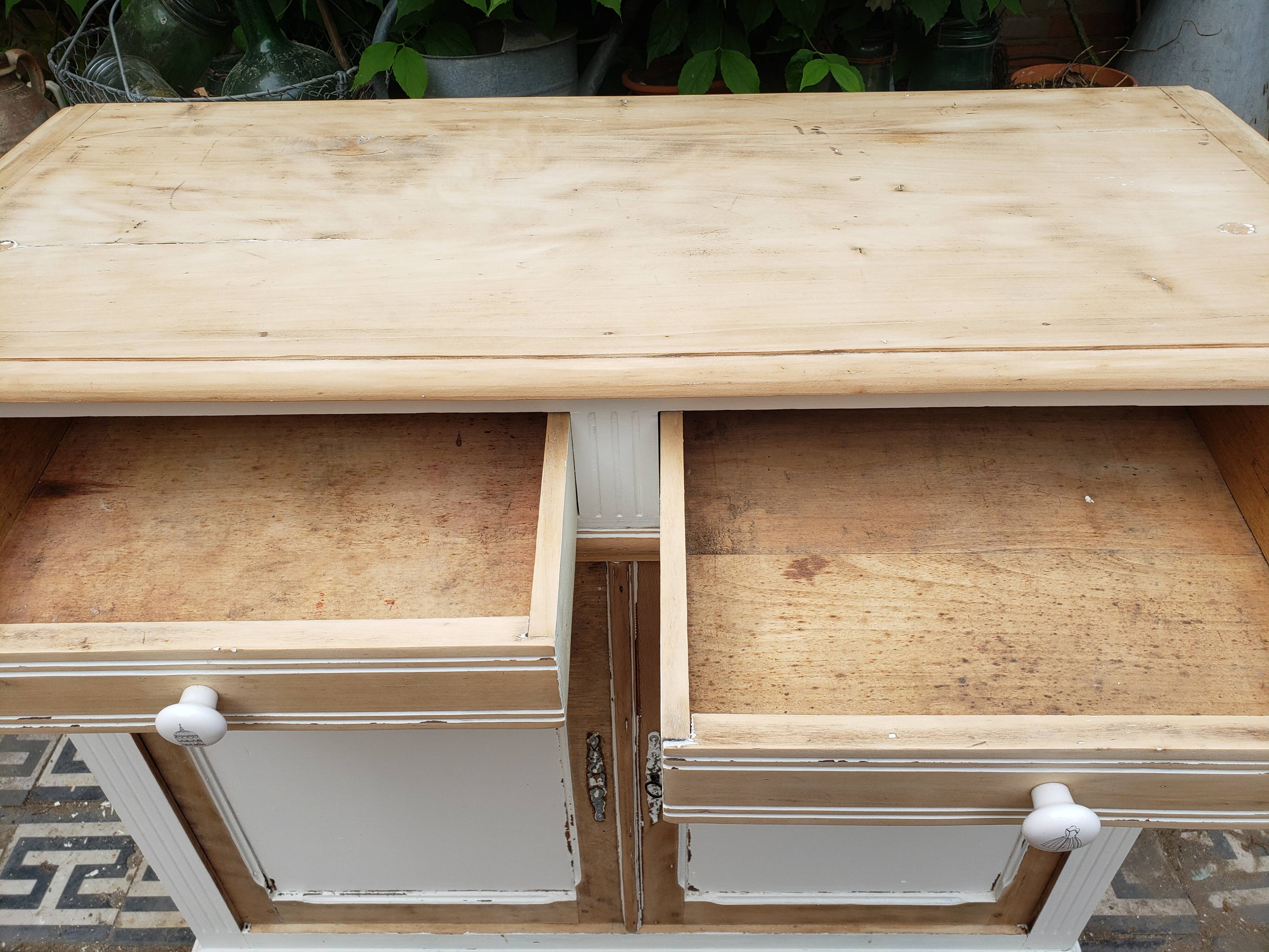 Parisian white buffet and wood Thuileries