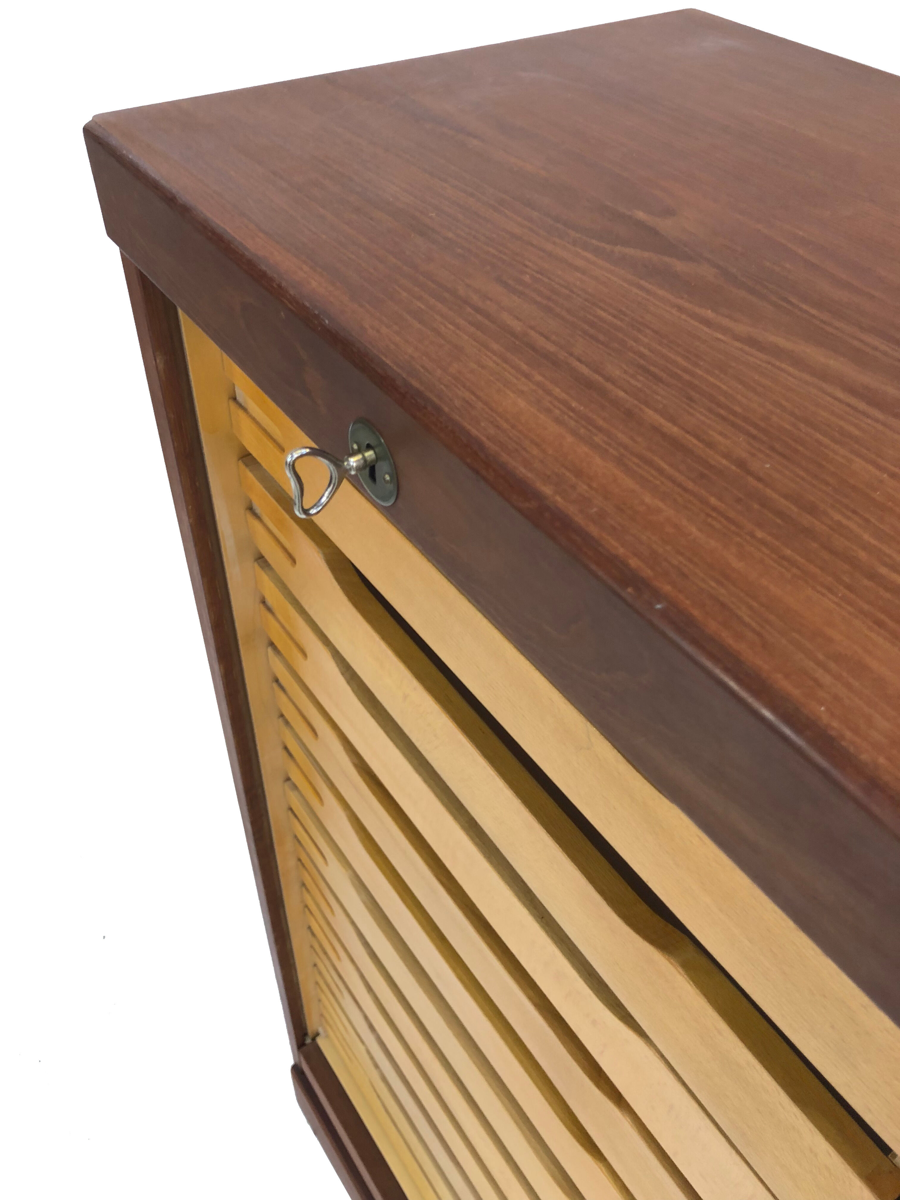Vintage Danish design cabinet in teak veneer