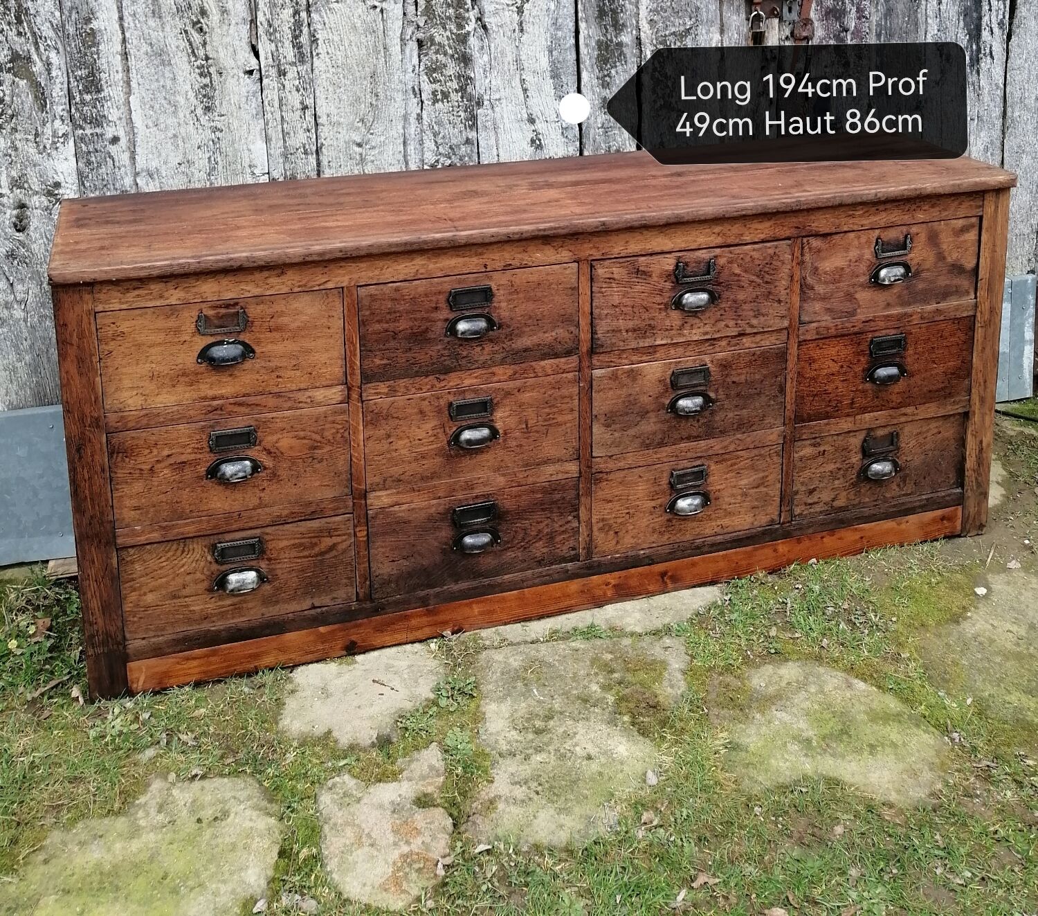 Meuble de métier en bois avec tiroirs