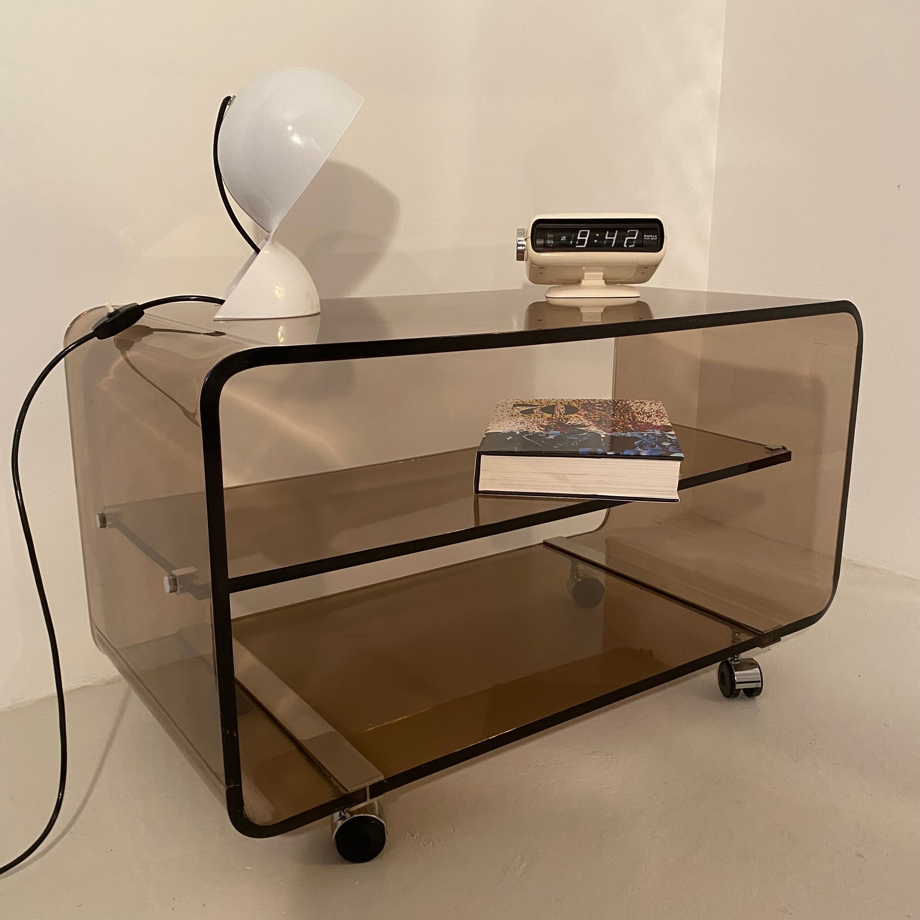 Coffee table served by Michel Dumas for Roche Bobois. 1970